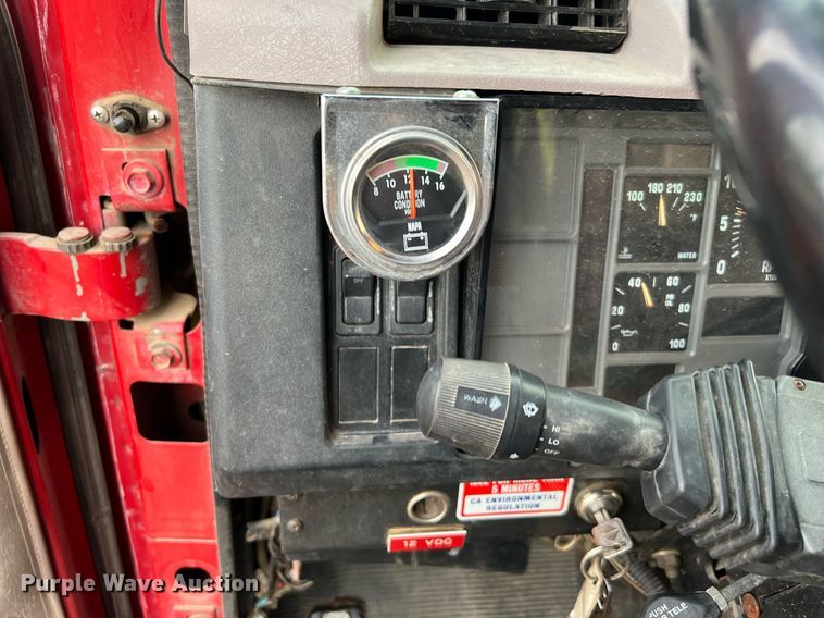 image for item DQ2314 1996 International 4900  Crew Cab flatbed truck