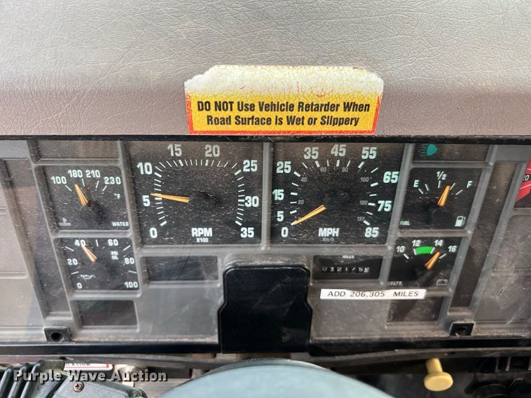 image for item DQ2314 1996 International 4900  Crew Cab flatbed truck