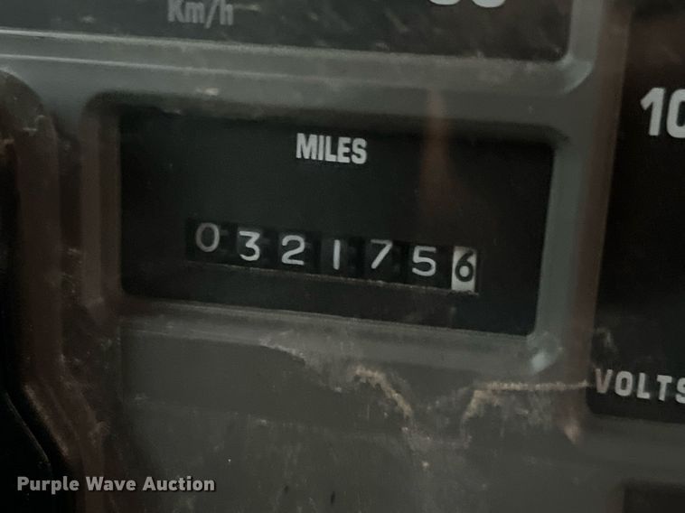 image for item DQ2314 1996 International 4900  Crew Cab flatbed truck