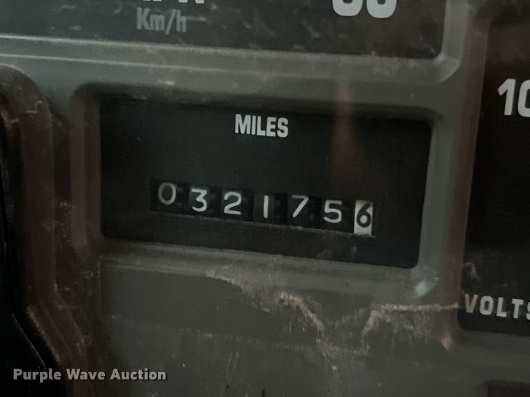 image for item DQ2314 1996 International 4900  Crew Cab flatbed truck