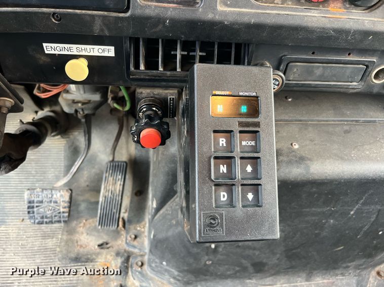 image for item DQ2314 1996 International 4900  Crew Cab flatbed truck