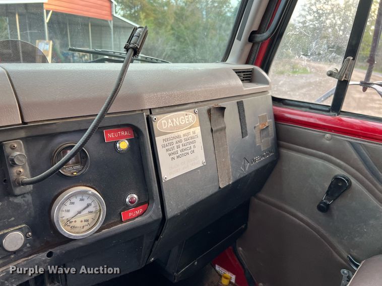 image for item DQ2314 1996 International 4900  Crew Cab flatbed truck