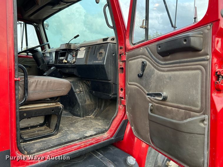 image for item DQ2314 1996 International 4900  Crew Cab flatbed truck