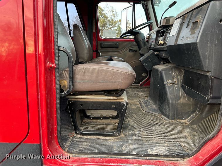 image for item DQ2314 1996 International 4900  Crew Cab flatbed truck