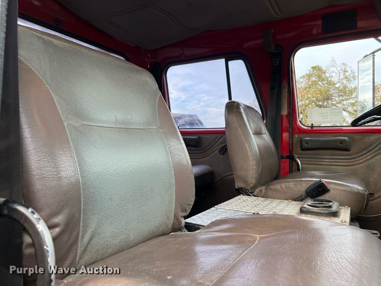 image for item DQ2314 1996 International 4900  Crew Cab flatbed truck