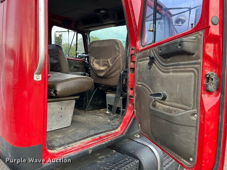 image for item DQ2314 1996 International 4900  Crew Cab flatbed truck