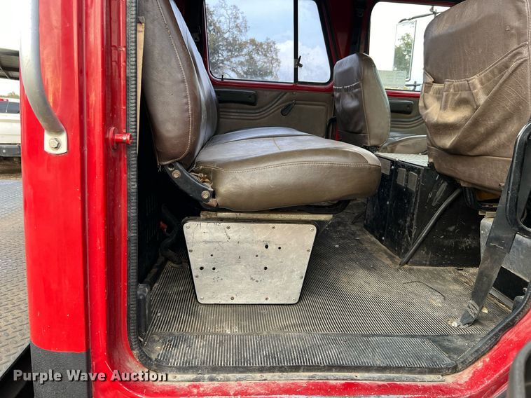 image for item DQ2314 1996 International 4900  Crew Cab flatbed truck