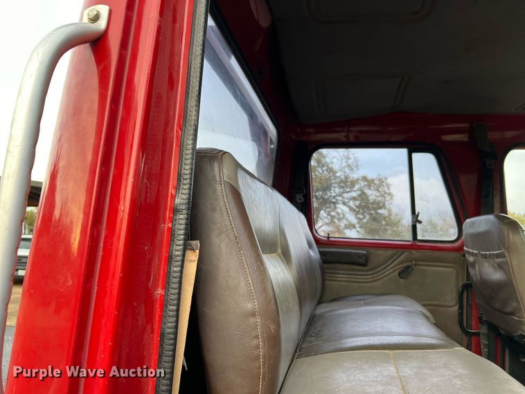 image for item DQ2314 1996 International 4900  Crew Cab flatbed truck