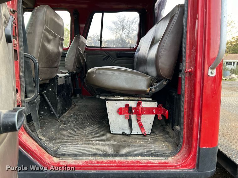 image for item DQ2314 1996 International 4900  Crew Cab flatbed truck