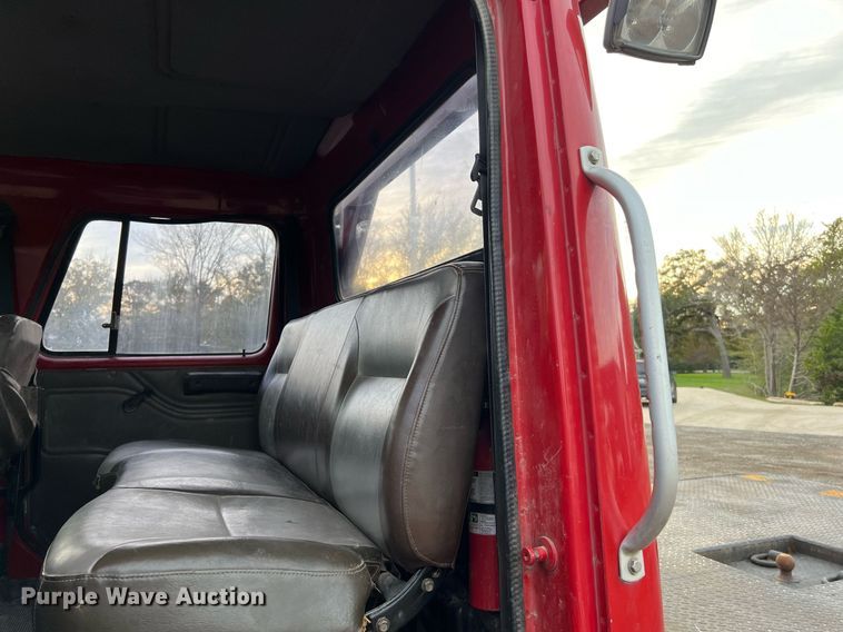 image for item DQ2314 1996 International 4900  Crew Cab flatbed truck