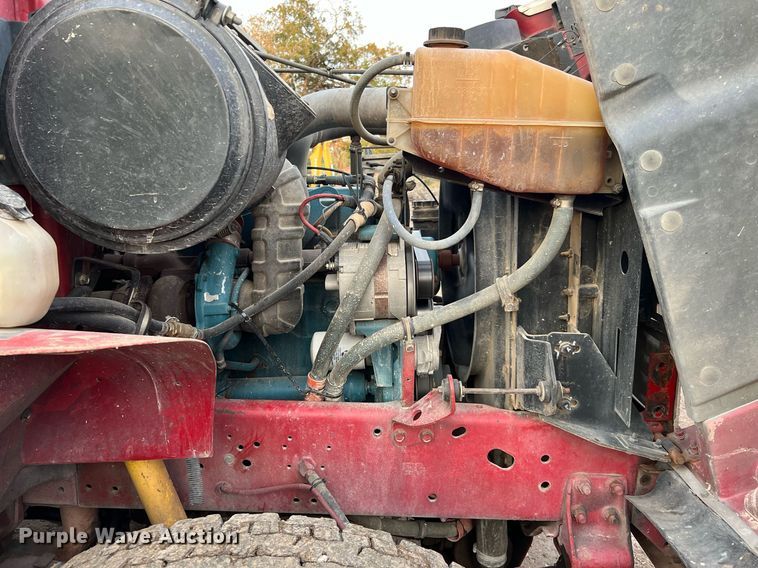 image for item DQ2314 1996 International 4900  Crew Cab flatbed truck