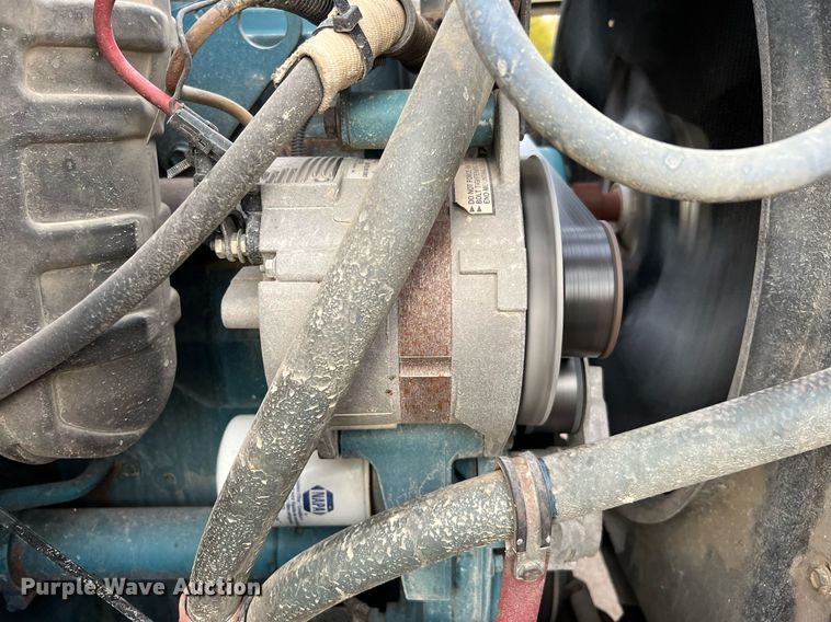 image for item DQ2314 1996 International 4900  Crew Cab flatbed truck