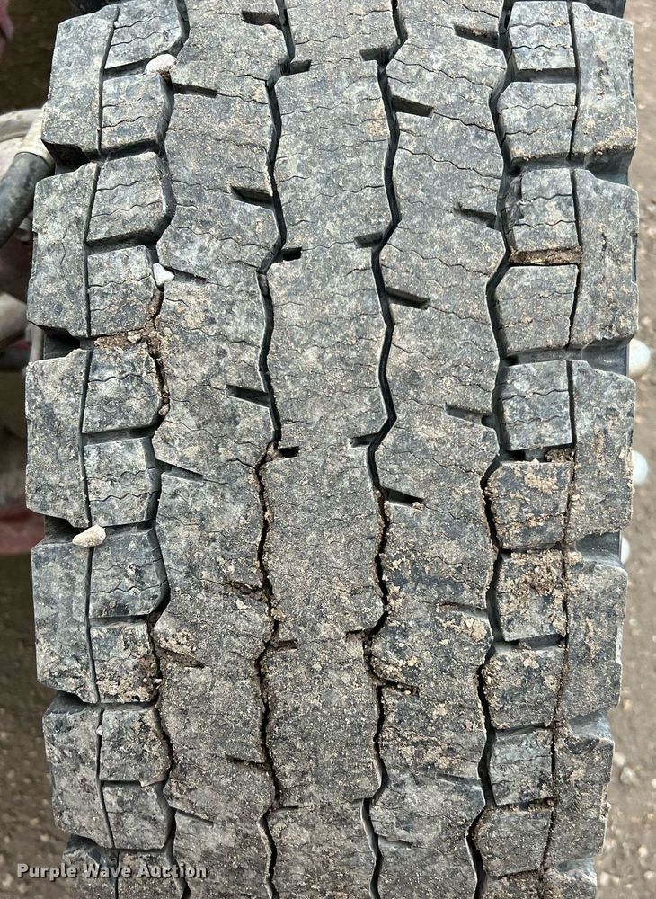 image for item DQ2314 1996 International 4900  Crew Cab flatbed truck