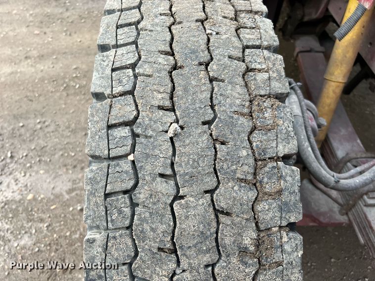 image for item DQ2314 1996 International 4900  Crew Cab flatbed truck