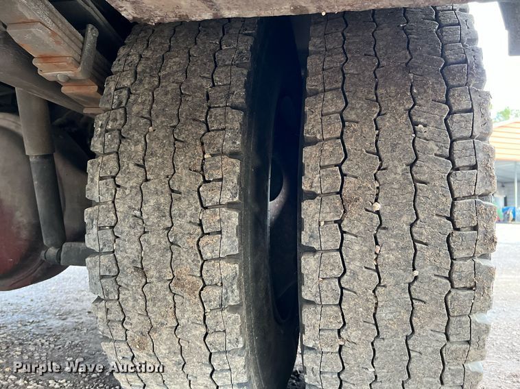 image for item DQ2314 1996 International 4900  Crew Cab flatbed truck