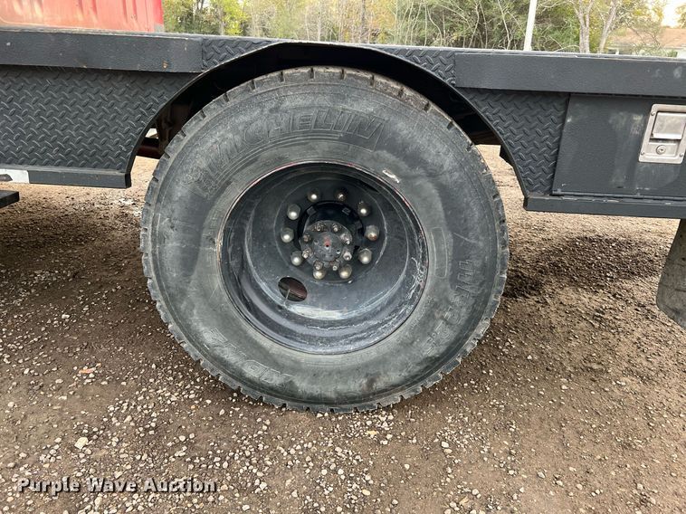 image for item DQ2314 1996 International 4900  Crew Cab flatbed truck