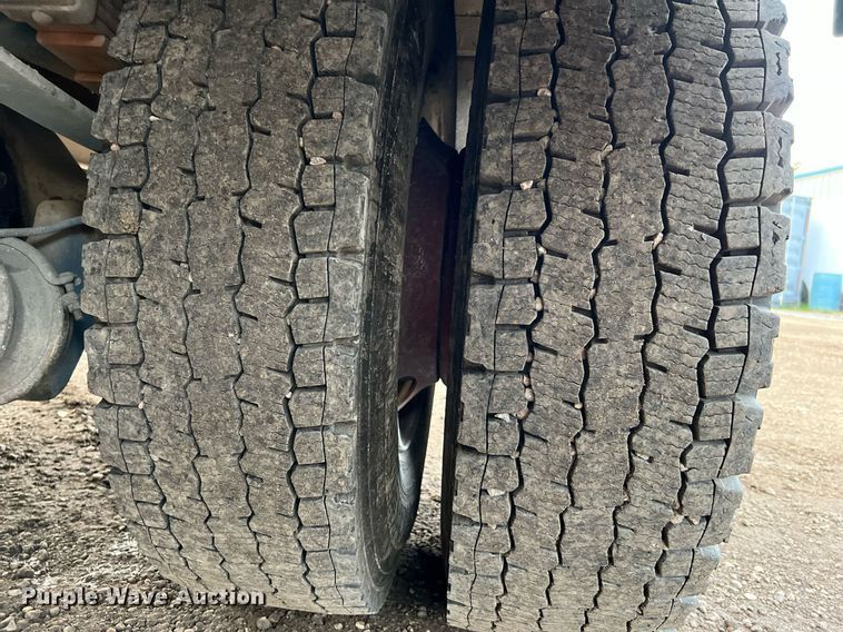 image for item DQ2314 1996 International 4900  Crew Cab flatbed truck