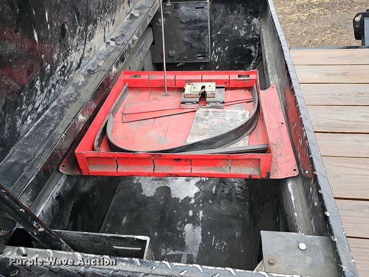 image for item DQ8493 2016 Load Trail TD8122073  equipment trailer