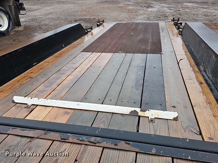 image for item DQ8493 2016 Load Trail TD8122073  equipment trailer