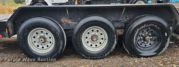 image for item DQ8493 2016 Load Trail TD8122073  equipment trailer