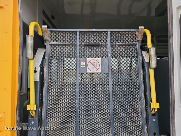 image for item DQ8550 2009 Chevrolet CG33803  school bus