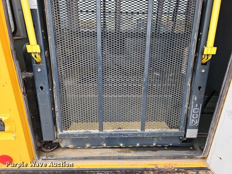 image for item DQ8550 2009 Chevrolet CG33803  school bus