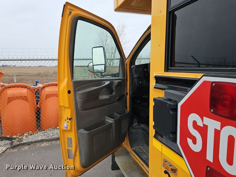 image for item DQ8550 2009 Chevrolet CG33803  school bus