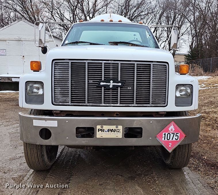 image for item DR5912 2002 Chevrolet C7500  propane delivery truck