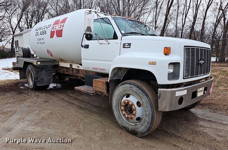 image for item DR5912 2002 Chevrolet C7500  propane delivery truck