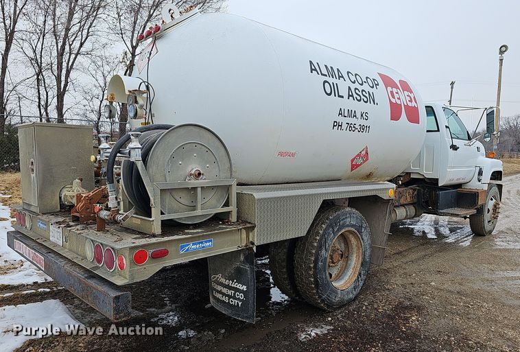 image for item DR5912 2002 Chevrolet C7500  propane delivery truck