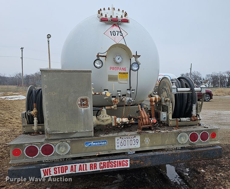 image for item DR5912 2002 Chevrolet C7500  propane delivery truck