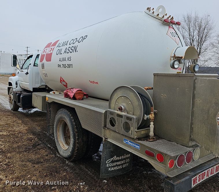 image for item DR5912 2002 Chevrolet C7500  propane delivery truck