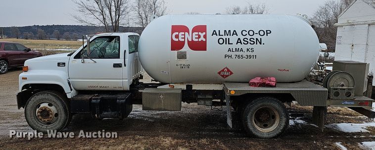 image for item DR5912 2002 Chevrolet C7500  propane delivery truck