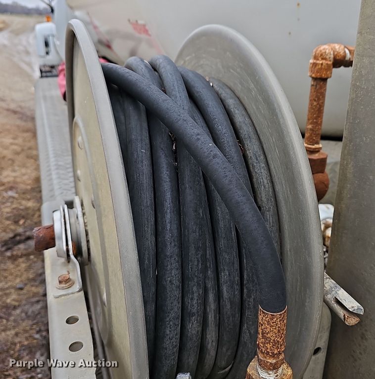 image for item DR5912 2002 Chevrolet C7500  propane delivery truck