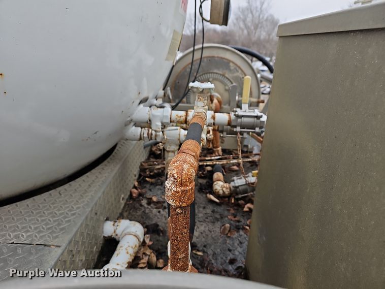 image for item DR5912 2002 Chevrolet C7500  propane delivery truck