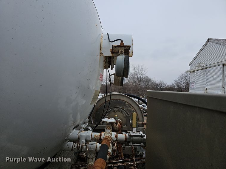 image for item DR5912 2002 Chevrolet C7500  propane delivery truck