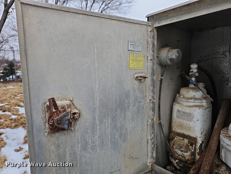 image for item DR5912 2002 Chevrolet C7500  propane delivery truck