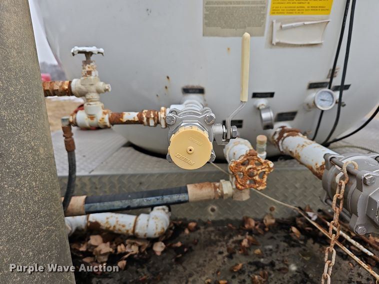 image for item DR5912 2002 Chevrolet C7500  propane delivery truck