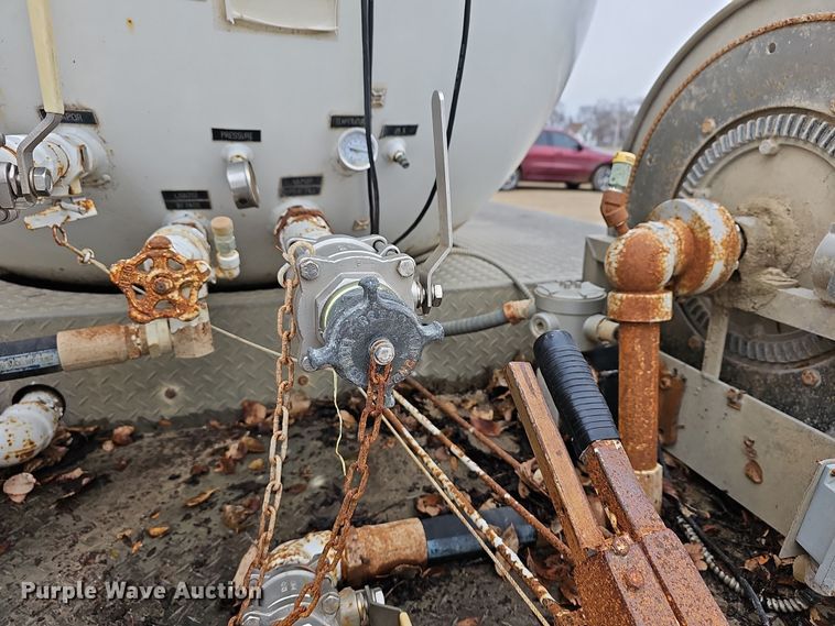 image for item DR5912 2002 Chevrolet C7500  propane delivery truck