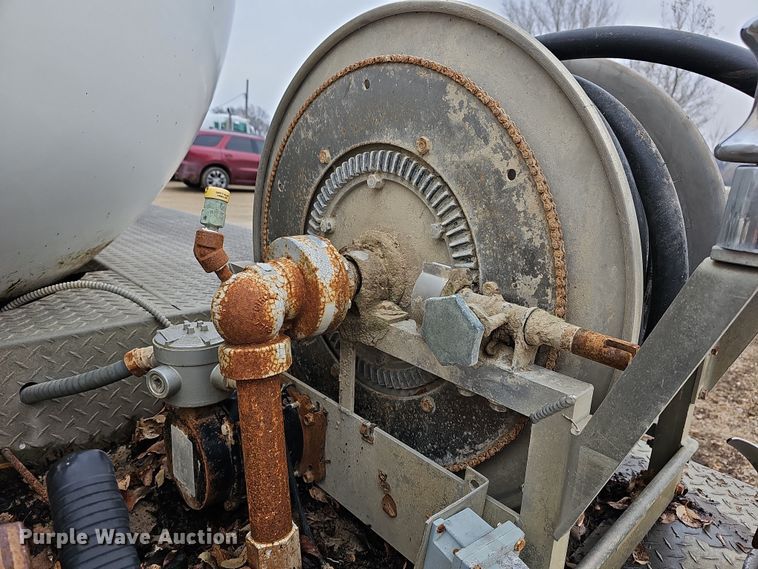 image for item DR5912 2002 Chevrolet C7500  propane delivery truck