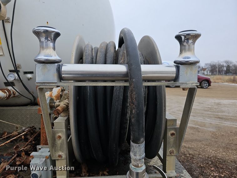 image for item DR5912 2002 Chevrolet C7500  propane delivery truck