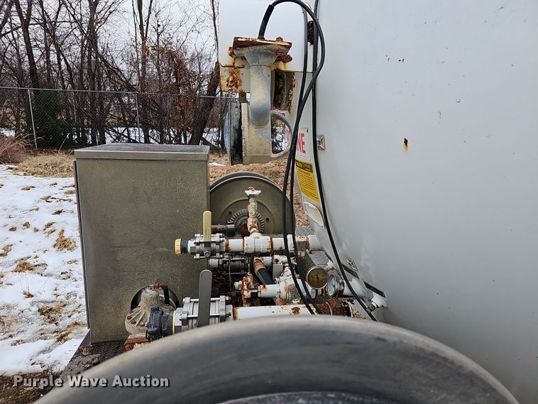 image for item DR5912 2002 Chevrolet C7500  propane delivery truck