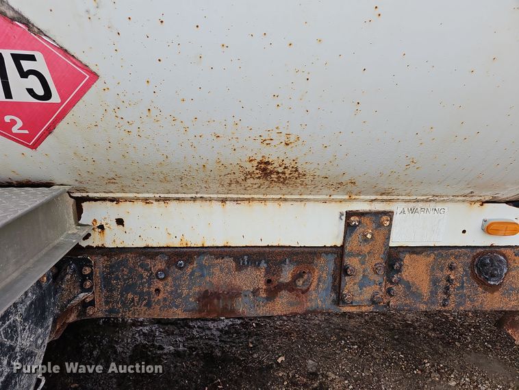 image for item DR5912 2002 Chevrolet C7500  propane delivery truck