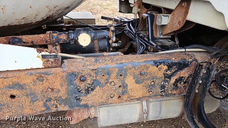 image for item DR5912 2002 Chevrolet C7500  propane delivery truck