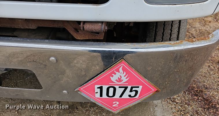 image for item DR5912 2002 Chevrolet C7500  propane delivery truck