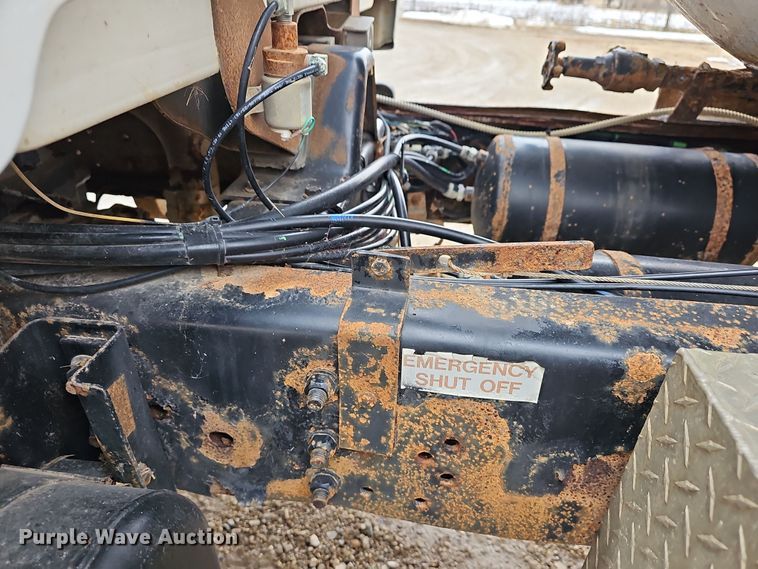 image for item DR5912 2002 Chevrolet C7500  propane delivery truck