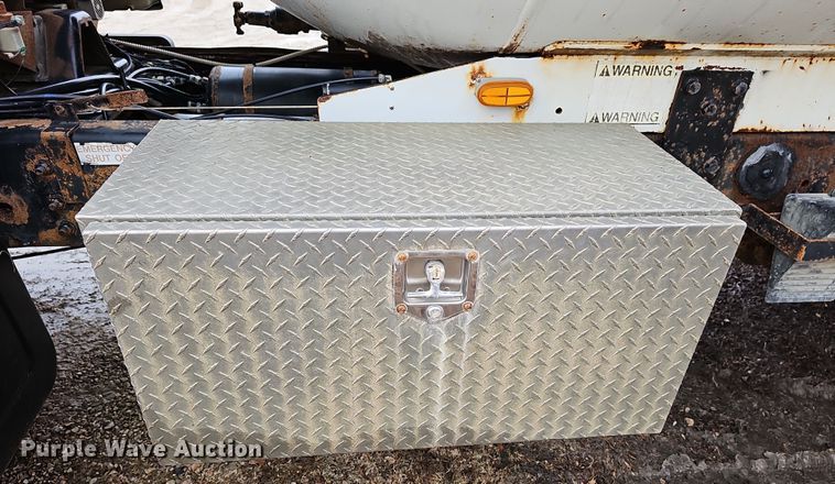 image for item DR5912 2002 Chevrolet C7500  propane delivery truck