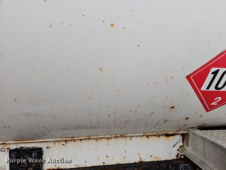 image for item DR5912 2002 Chevrolet C7500  propane delivery truck