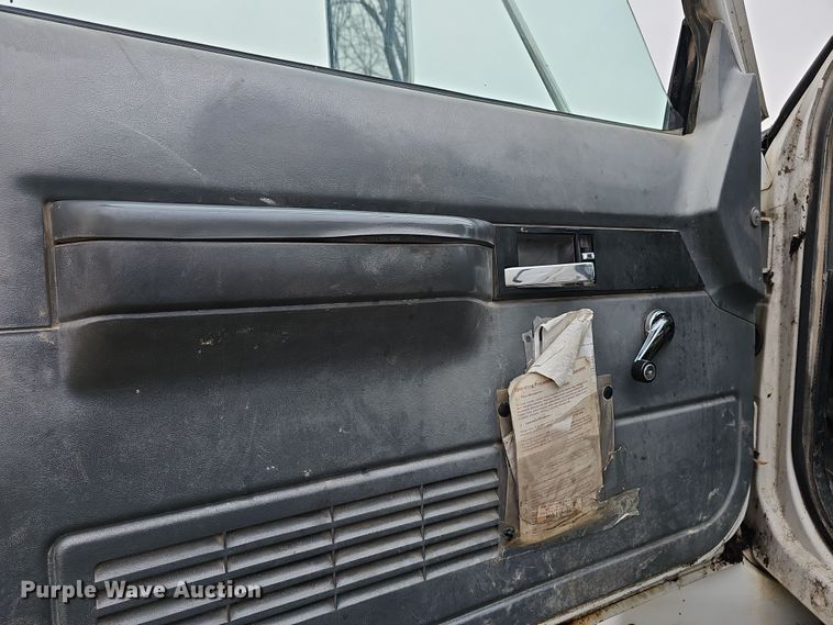 image for item DR5912 2002 Chevrolet C7500  propane delivery truck