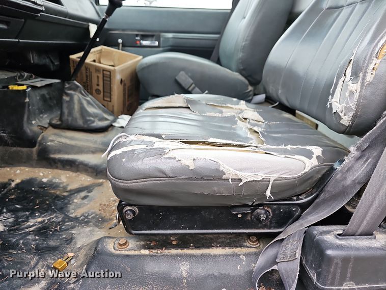 image for item DR5912 2002 Chevrolet C7500  propane delivery truck